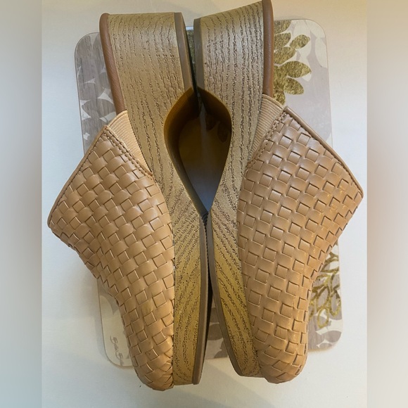 Universal Thread Tan Woven Mules - Picture 6 of 9